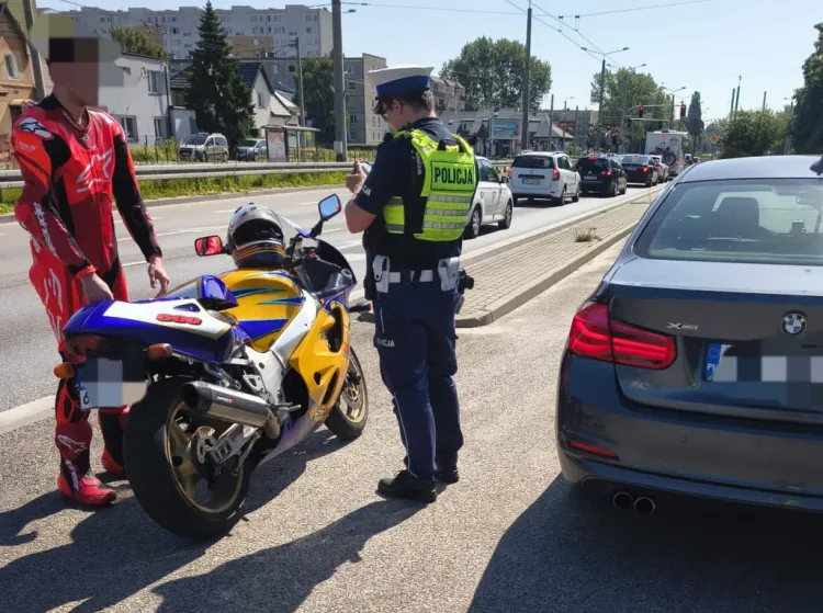 4057240-Zatrzymany-motocyklista-tlumaczyl-sie-policjantom-ze-jechal-145kmh-bo__c_0_225_1313_980