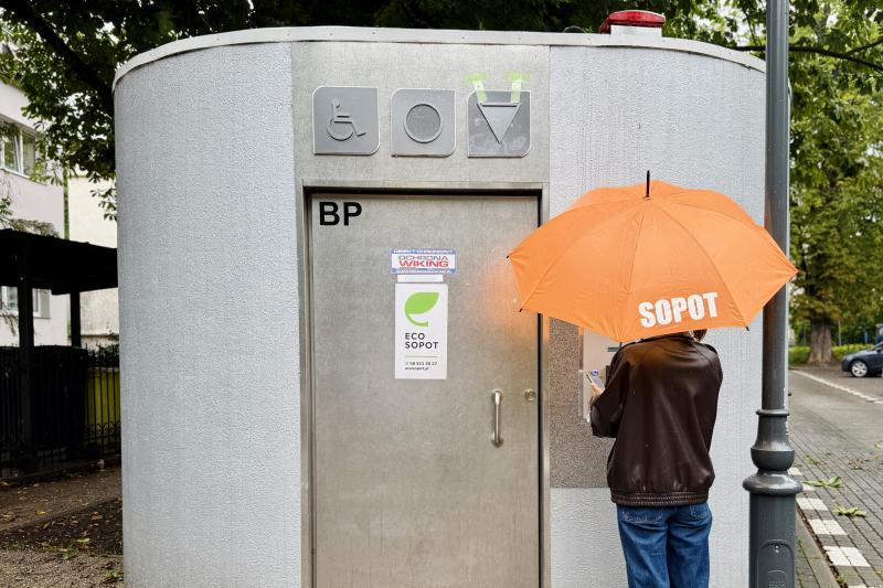 Sopot stawia na wygodę mieszkańców. Darmowe toalety miejskie z Kartą Sopocką