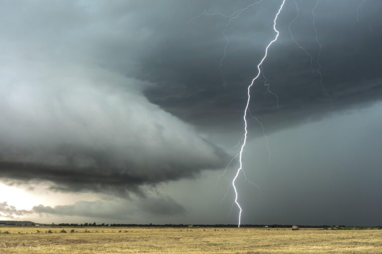 lightning-4713379_1280