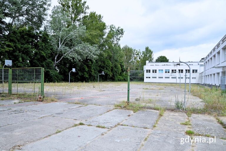 Szkoła bez zagrożenia – historia działki i pewnej przyszłości